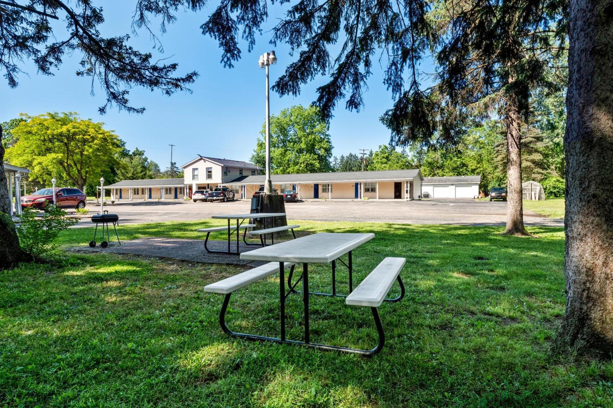Americas Best Value Inn Jonesville/Hillsdale Eksteriør bilde